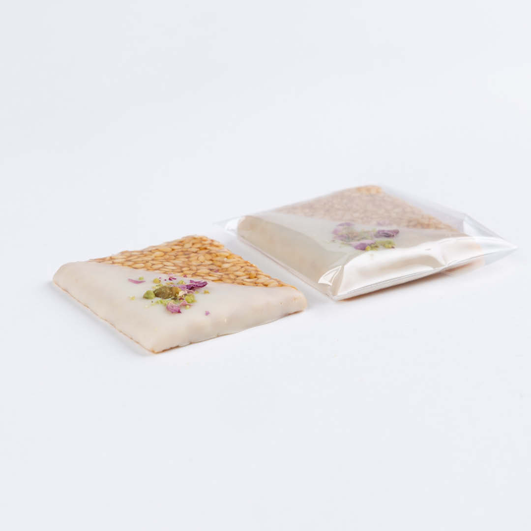 سمسمية بالشوكولاته البيضاء مغلف